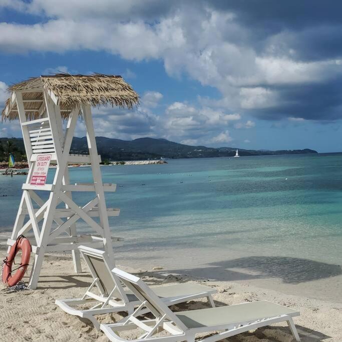 Chalet Cassie Apartment มอนเทโกเบย์ ภายนอก รูปภาพ