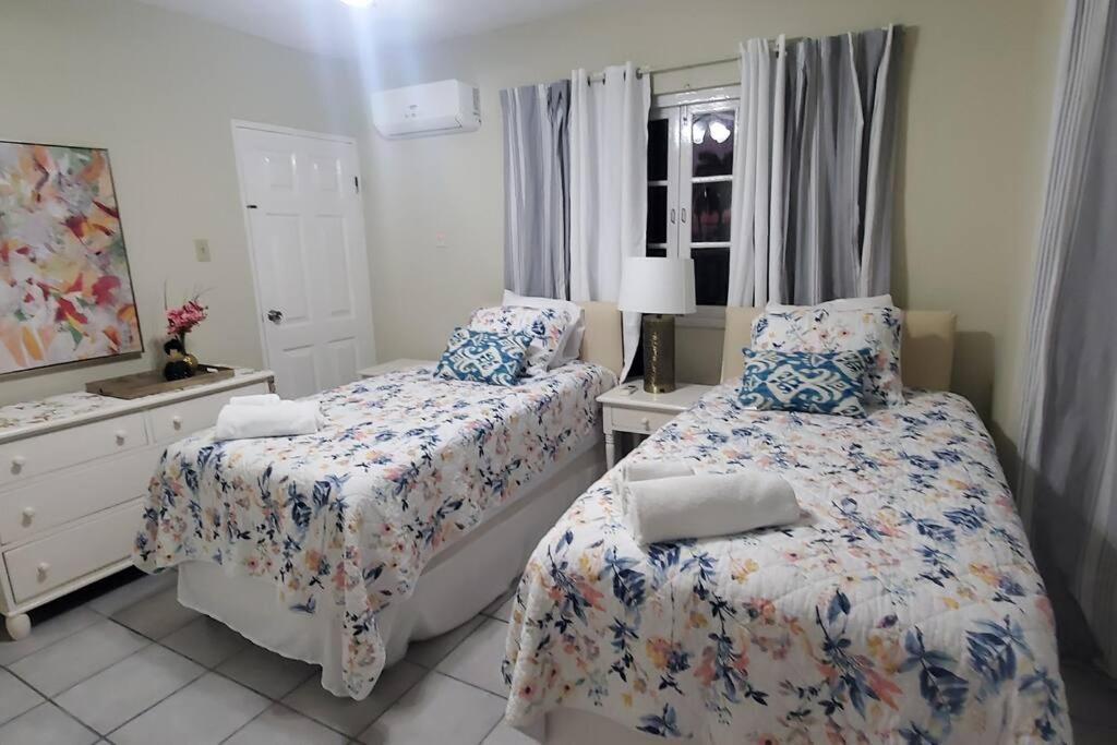 Chalet Cassie Apartment มอนเทโกเบย์ ภายนอก รูปภาพ